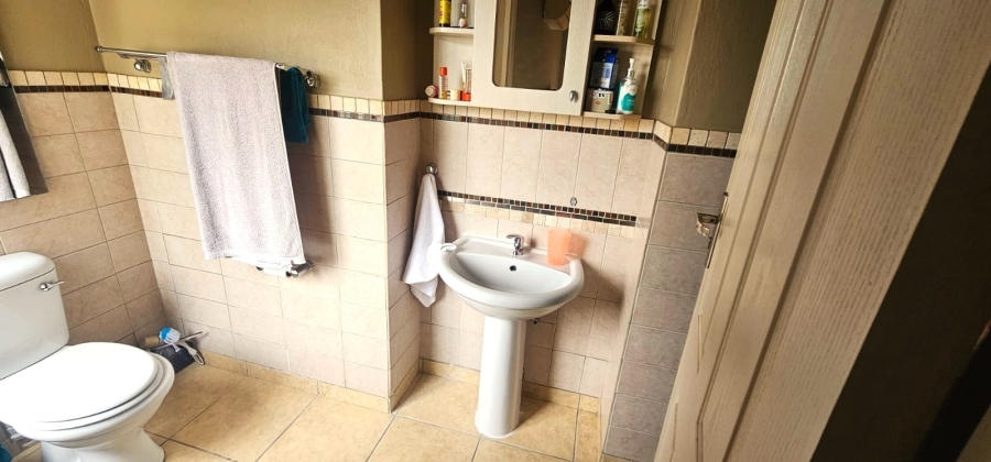 To Let 3 Bedroom Property for Rent in Waterval East North West